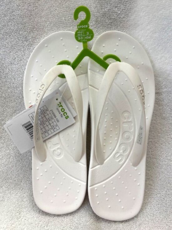 CROCS Shoes - Crocs white 'flip flops' NWT Women's Size 8